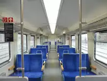 Vollständig Modernisierter 2.Klasse Innenraum mit Sitzbänken eines x-Wagens der S-Bahn Nürnberg, Februar 2018