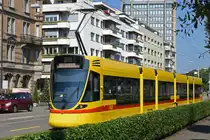 Be 6/10 Tango 180, auf der Linie 10, verlässt die Haltestelle Münchensteinerstrasse. Die Aufnahme stammt vom 07.07.2018.
