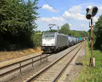 186 424-8 von Railpool kommt mit einem gemischten Güterzug aus Graz(A) nach Antwerpen-Noord(B) und kommt aus Köln-Süd,Köln-West,Köln-Ehrenfeld,Kerpen,Horrem,Buir,Merzenich,Düren,Langerwehe,Eschweiler-Hbf,Stolberg-Hbf(Rheinland) und fährt durch Aachen-Eilendorf in Richtung Aachen-Rothe-Erde,Aachen-Hbf,Aachen-Schanz,Aachen-West. 
Aufgenommen vom Bahnsteig 2 in Aachen-Eilendorf. 
Bei Sommerwetter am Nachmittag vom 13.7.2018.
