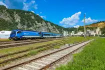 Man kann sagen was man will aber das Tschechische Blau gefällt mir besser als das dumpfe Weinrot der ÖBB Rail Jet´s. 
Mit kurzer Verspätung flitzt 1216.237 durch den Bahnhof Peggau Deutschfeistritz.
14.07.2018