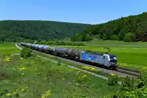 Mit einem Kesselwagenzug war am 05. Mai 2018 die für die Rurtalbahn fahrende 193 810 durch das Maintal unterwegs. Bei Harrbach konnte ich die Lok aus dem Bestand von Railpool aufnehmen. 