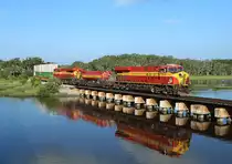 813 & 814 pass St Augustine whilst hauling FEC226-24, 2300 Hialeah - Bowden, 25 June 2018