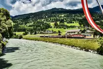1144 018-9 durchfährt mit einem Güterzug nach Fürnitz, die Haltestelle Berg im Drautal.
Aufgenommen am 13.7.2018.