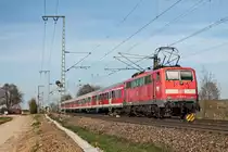 Nachschuss auf 111 060-0  1000 Jahre Gundelfingen , als sie am 30.03.2017 ihre RB (Basel Bad Bf - Offenburg) nördlich von Müllheim (Baden) in Richtung Buggingen schob.