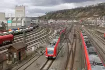DB Regio 423 310 + 423 323 verlassen das S-Bahn Bw in Plochingen in Richtung Bahnhof Plochingen.
Aufgenommen am 16. März 2018.