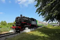 Lok 86 1333 mit einem Sonderzug zwischen Greifswald Museumshafen und Greifswald Hbf. - 15.07.2018

