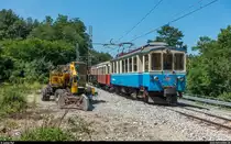 Fotofahrt auf der Ferrovia Genova - Casella am 30. Juni 2018.<br>
Mit dem Triebwagen A2 und den historischen Personenwagen C103 und C22 (Barwagen) fuhren wir von Vicomorasso nach Casella Deposito. Hier zwischen Busalletta und Molinetti, wo kürzlich die Strecke begradigt wurde.