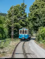Fotofahrt auf der Ferrovia Genova - Casella am 30. Juni 2018.<br>
Mit dem Triebwagen A2 alleine machten wir ab Casella Deposito (Spitzkehre) noch einen Abstecher nach Casella Paese. Auf der Rückfahrt konnte der Triebwagen im Strassenabschnitt fotografiert werden. 