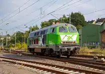 
Die 225 073-6 (92 80 1225 073-6 D-AIX) der AIXrail GmbH am 20.07.2018 beim Manöver in Betzdorf (Sieg). 

Die V 163 wurde 1970 von MaK in Kiel unter der Fabriknummer 2000078 gebaut und als 215 073-8 an die Deutsche Bundesbahn, 2001 erfolgte die Umzeichnung (nach Umbau) in DB 225 073-6. Im Jahr 2017 wurde sie von der DB Cargo ausgemustert und an die AIXrail verkauft.
