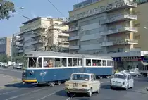 Roma / Rom STEFER Straßenbahnlinie Cinecittà - Termini (Gelenktriebwagen 411) Via Nola / Viale Castrense am 25. August 1970. - Scan eines Farbnegativs. Film: Kodak Kodacolor X.