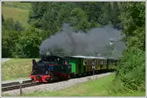 SKGLB 22 bespannte am 19.7.2018 einen Sonderzug von Mauterndorf in der Ferienregion Lungau, nach Murau und wieder retour. Die Aufnahme zeigt den Zug bei der Retourfahrt kurz nach Murau.