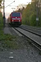 Am 21.04.2018 wurde vom noch nicht umgebauten, niedrigen Bahnsteig der Haltestelle B�hringen-Rickelshausen 146 232-4 mit dem RE 4271 von Karlsruhe nach Konstanz fotografiert.