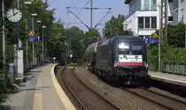 Ein Nachschuss auf die 182 571-0 von MRCE hängt an einem Silozug aus Augsburg (D) nach Herentals(B).
Aufgenommen vom Bahnsteig von Aachen-Schanz. 
Bei Sommerwetter am Nachmittag vom 20.7.2018.