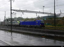 Siemens / BLS - Loks 193 490-0 und 475 404-0 vor Güterzug unterwegs auch bei Starkregen in Prattelen am 21.07.2018
