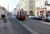 Wien: M-Wagen als Museumsfahrzeuge - WTM, ex-WVB M 4077 als Sonderzug. Ort: III, Landstraße, Rennweg. Datum: 20. März 2016. - Die Lohnerwerke stellten 1928 den M 4077 her, der Tw wurde aber erst 1929 in den Wagenstand genommen.
