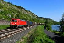 Auch wenn ihr Eisenbahnfreunde bestenfalls mit gepflegtem Desinteresse gegenüberstehen, sollte auch mal eine Aufnahme einer Lok der Baureihe 185 von DB Cargo aus dem Maintal gezeigt werden. Am 05. Mai 2018 beförderte 185 269 den EZ 51687 von Nürnberg Rbf nach Seelze Ost und fuhr mir bei besten Lichtverhältnissen bei Gambach vor die Linse. 