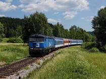 Die 749 018 mit einem Ex nach Nové Údolí am 15.06.2017 unterwegs bei Hůrka.