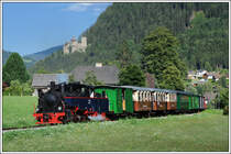 SKGLB 22 bespannte am 19.7.2018 einen Sonderzug von Mauterndorf in der Ferienregion Lungau, nach Murau und wieder retour. Die Aufnahme zeigt den Zug bei der Retourfahrt in Ramingstein.