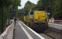 7785,7789  beide von Lineas kommen als Umleiter Lokzug aus Belgien nach Oberhausen-West und kammen aus Richtung Aachen-Hbf,Aachen-Rothe-Erde und fahren durch Aachen-Eilendorf in Richtung Stolberg-Hbf(Rheinland)Eschweiler-Hbf,Langerwehe,Düren,Merzenich,Buir,Horrem,Kerpen-Köln-Ehrenfeld.
Aufgenommen vom Bahnsteig 2 in Aachen-Eilendorf. 
Bei Sommerwetter am 23.7.2018.