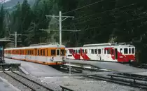 Martigny-Châtelard-Bahn MC/TMR.
Alltägliches Zusammentreffen von Zügen der SNCF und MC in Le Châtelard-Frontière im August 1984. Beim MC-Triebwagen handelt es sich um den BDeh 4/4 7 (Betriebsnummern 4-8) mit Baujahr 1957.
Foto: Walter Ruetsch  
