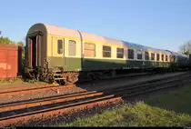 10. Museumsnacht Halle (Saale) und Leipzig: Besuch von 4 Eisenbahnmuseen am 5. Mai 2018 von 18:00 bis 0:00 Uhr.
Blick auf einen Abteilwagen  Am 201  (56 80 10-40 203 6 D-IGEW) des IGE Werrabahn Eisenach e.V., der im Eisenbahnmuseum Leipzig-Plagwitz des Verein Eisenbahnmuseum Bayerischer Bahnhof zu Leipzig e.V. steht. [5.5.2018 | 19:47 Uhr]
