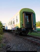 10. Museumsnacht Halle (Saale) und Leipzig: Besuch von 4 Eisenbahnmuseen am 5. Mai 2018 von 18:00 bis 0:00 Uhr.
Blick auf einen Halbgepäckwagen (51 80 82-80 053-4), der im Eisenbahnmuseum Leipzig-Plagwitz des Verein Eisenbahnmuseum Bayerischer Bahnhof zu Leipzig e.V. steht. [5.5.2018 | 19:49 Uhr]