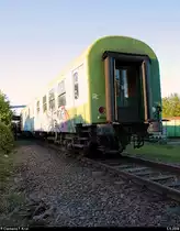 10. Museumsnacht Halle (Saale) und Leipzig: Besuch von 4 Eisenbahnmuseen am 5. Mai 2018 von 18:00 bis 0:00 Uhr.
Blick auf einen Halbgepäckwagen (51 80 82-80 053-4), der im Eisenbahnmuseum Leipzig-Plagwitz des Verein Eisenbahnmuseum Bayerischer Bahnhof zu Leipzig e.V. steht. [5.5.2018 | 19:49 Uhr]