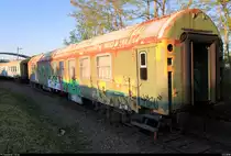 10. Museumsnacht Halle (Saale) und Leipzig: Besuch von 4 Eisenbahnmuseen am 5. Mai 2018 von 18:00 bis 0:00 Uhr.
Blick auf einen ex DR Salonwagen (61 50 99-10 377-7), der im Eisenbahnmuseum Leipzig-Plagwitz des Verein Eisenbahnmuseum Bayerischer Bahnhof zu Leipzig e.V. steht. [5.5.2018 | 19:51 Uhr]