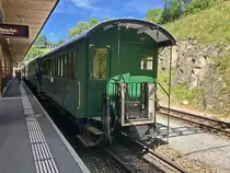 Fahrdienstbüro im Bahnhof Filisur am 29. Juni 2018 gesehen vom Nostalgiezug aus.