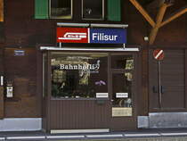 Fahrdienstbüro im Bahnhof Filisur am 29. Juni 2018 gesehen vom Nostalgiezug aus .