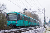 Am Vormittag des 11. Februar 2018 konnten die drei U5-25-Triebwagen 628, 608 und 621 als U2 nach Bad Homburg bei der Ausfahrt aus der Haltestelle Riedwiese/Mertonviertel fotografiert werden.