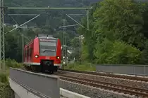 425 563-4 als S2 nach Kaiserslautern bei Neckarsteinach auf der Steinachbrücke kurz vorm Hinterburg-Tunnel am Sonntag den 15.7.2018