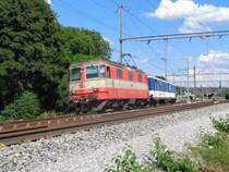 Die SBB Re 4/4 II Nr. 11108 bei der Abfahrt mit dem Jail-Train im Bahnhof Bassersdorf, nach Zürich.
Liebe Grüsse an den Lokführer zurück!
Montag, 16. Juli 2018