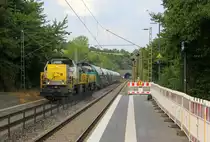 7785,7789  beide von Lineas kommen als Umleiter mit einem Kalkleerzug aus Oberhausen-West(D) nach Hermalle-Huy(B) und kommen aus Richtung Duisburg-Hochfeld-Süd,Duisburg-Rheinhausen-Ost,Duisburg-Rheinhausen,Krefeld-Hohenbudberg-Chempark,Krefeld-Uerdingen,Krefeld-Linn,Krefeld-Oppum,Meerbusch-Osterath,Neuss-Hbf,Neuss-Süd,Norf,Neuss-Allerheiligen, Nievenheim,Dormagen,Dormagen-Bayerwerk,Köln-Worringen,Köln-Chorweiler,Köln-Longerich ,Köln-Nippes,Köln-Ehrenfeld,Kerpen,Horrem,Buir,Merzenich,Düren,Langerwehe,Eschweiler-Hbf,Stolberg-Hbf(Rheinland) und fahren durch Aachen-Eilendorf in Richtung Aachen-Rothe-Erde,Aachen-Hbf,Aachen-Süd,Hergenrath(B),Astenet(B),Lontzen(B),Welkenraedt(B),Ruyff(B),Henri-Chapelle(B),Montzen(B),Montzen-Gare(B). 
Aufgenommen vom Bahnsteig 2 in Aachen-Eilendorf. 
Bei Sommerwetter am Abend vom 23.7.2018.