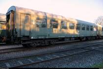 10. Museumsnacht Halle (Saale) und Leipzig: Besuch von 4 Eisenbahnmuseen am 5. Mai 2018 von 18:00 bis 0:00 Uhr.
Blick auf einen Nahverkehrswagen  Bghw  (55 80 28-14 256-7 D-EMBB | ex DR 50 50 28-14 256-8) des Verein Eisenbahnmuseum Bayerischer Bahnhof zu Leipzig e.V., der im Eisenbahnmuseum Leipzig-Plagwitz steht. [5.5.2018 | 19:55 Uhr]