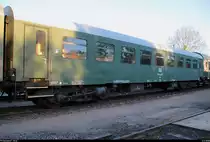 10. Museumsnacht Halle (Saale) und Leipzig: Besuch von 4 Eisenbahnmuseen am 5. Mai 2018 von 18:00 bis 0:00 Uhr.
Blick auf einen Nahverkehrswagen mit Bistro  Bghwe  (55 80 28-14 702-0 D-EMBB | ex DR 50 50 28-14 702-1) des Verein Eisenbahnmuseum Bayerischer Bahnhof zu Leipzig e.V., der im Eisenbahnmuseum Leipzig-Plagwitz steht. [5.5.2018 | 19:56 Uhr]