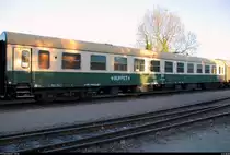 10. Museumsnacht Halle (Saale) und Leipzig: Besuch von 4 Eisenbahnmuseen am 5. Mai 2018 von 18:00 bis 0:00 Uhr.
Blick auf einen Schnellzugwagen Buffet Typ X  Bmk  (56 80 85-45 009-2 D-EMBB | ex DR 51 50 85-45 009-3) des Verein Eisenbahnmuseum Bayerischer Bahnhof zu Leipzig e.V., der im Eisenbahnmuseum Leipzig-Plagwitz steht. [5.5.2018 | 19:57 Uhr]