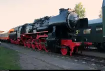 10. Museumsnacht Halle (Saale) und Leipzig: Besuch von 4 Eisenbahnmuseen am 5. Mai 2018 von 18:00 bis 0:00 Uhr.
52 8098-7 des Verein Eisenbahnmuseum Bayerischer Bahnhof zu Leipzig e.V. steht im Eisenbahnmuseum Leipzig-Plagwitz. [5.5.2018 | 20:00 Uhr]