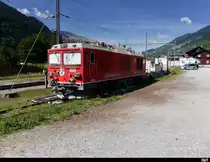 RhB - Gem 4/4 801 abgestellt mit Bahnzug im Bahnhofsareal von Trun am 27.07.2018