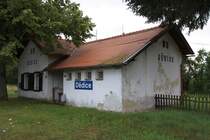 Aufnahmsgebäude des Bf. Dedice am 14.Juli 2018.