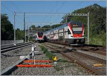 Während der SBB RABe 511 102 ohne Halt bis Genève fährt, erreicht der SBB RABe  522 221 als Léman-Express 11123 von Lancy-Pont Rouge nach Coppet den Halt und Kreuzungspunkt Mies.
Künftig, ab Fahrplanwechsel 2019, werden auch die RE über Genève hinaus bis Annemasse bzw. Genève Aéroport verkehren. 
19. Juni 2018