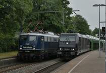 Begegnung in Rheydt am 30.5.2018 zwischen 110 278-9 mit einem Lokzug 185 574-1 mit einem Autozug.