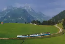 Montreux - Oberland bernois MOB.
Erinnerung an die alte MOB.
Gemischter Regionalzug mit BDe 4/4 3001 bis 3002, Baujahr 1976,1982, zwischen Schönried und Gruben im Juli 1993.
Foto: Walter Ruetsch 
