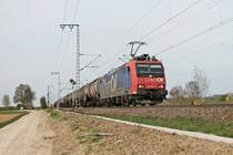 Mit einem vollen  Kerosin -Kesselzug zum Flughafen Zürich, fuhr am 05.04.2017 die Re 482 012-2  ChemOil  nördlich von Müllheim (Baden) durchs Markgräflerland in Richtung Schweizer Grenze.