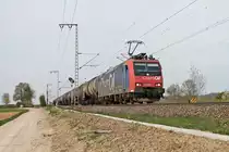 Mit einem vollen  Kerosin -Kesselzug zum Flughafen Zürich, fuhr am 05.04.2017 die Re 482 012-2  ChemOil  nördlich von Müllheim (Baden) durchs Markgräflerland in Richtung Schweizer Grenze.