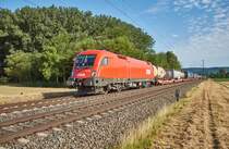 1116 131 ist mit einen Aufliegerzug am 25.07.2018 bei Retzbach-Zellingen in Richtung unterwegs.