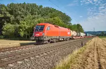 1116 131 ist mit einen Aufliegerzug am 25.07.2018 bei Retzbach-Zellingen in Richtung unterwegs.