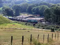 186 293-7 von Lineas  kommt die Gemmenicher-Rampe herunter nach Aachen-West mit einem schweren Ölzug aus Antwerpen-Petrol(B) nach Stuttgart-Hafen(D).
Aufgenommen im Wald von Reinartzkehl. 
Bei Sommerwetter am Nachmittag vom 24.7.2018.