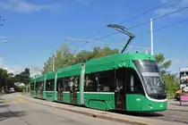 Be 4/6 Flexity 6011, auf der Linie 16, wartet an der Endstation auf dem Bruderholz. Die Aufnahme stammt vom 02.06.2018.