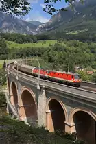 Den mächtigen Schwarzatal-Viadukt befahren  Schachbrett 1144.117+204 mit G-55501 in Payerbach/R. am 28.7.18